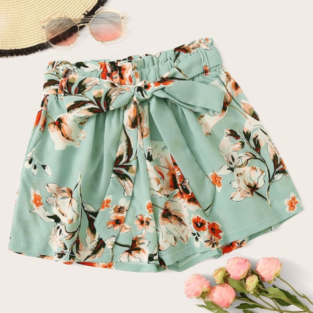 NEW Mint Green Floral Belted Flowy Paper Bag Shorts  Size Medium